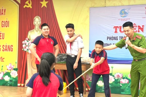 Trên 1.400 học sinh, giáo viên thực tập kỹ năng phòng tránh tai nạn thương tích, đuối nước, sơ cấp cứu