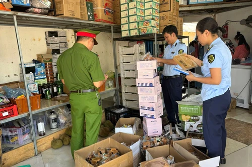 Phát hiện cơ sở kinh doanh thực phẩm nhập lậu, không rõ nguồn gốc xuất xứ