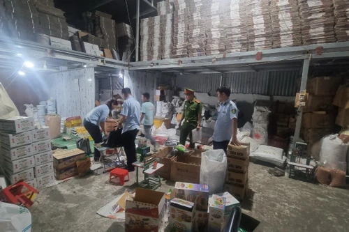 Phát hiện cơ sở sản xuất nhiều sản phẩm tinh bột không rõ nguồn gốc xuất xứ