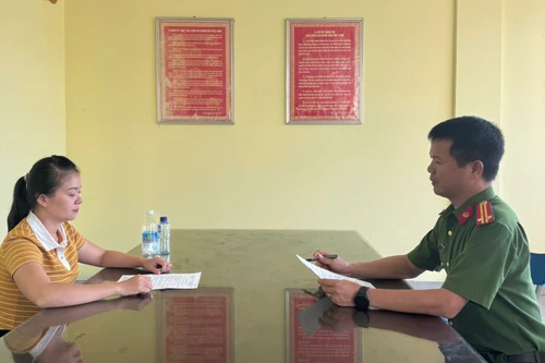 Nhân viên địa chính xã bị tố nhận hối lộ làm giấy tờ đất đai