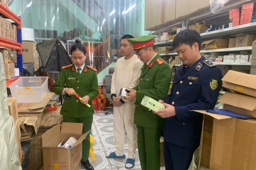 Xử phạt 90 triệu đồng, tiêu hủy toàn bộ số mỹ phẩm nhập lậu