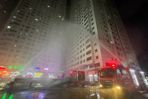 Diễn tập chữa cháy, thoát nạn trong đêm tại chung cư HH Linh Đàm