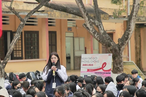 Gần 2.000 giáo viên, học sinh nâng cao kỹ năng sử dụng mạng xã hội và chống bạo lực học đường