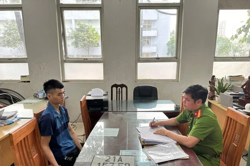 Khởi tố đối tượng vờ mua, đi thử xe ô tô rồi phóng chạy