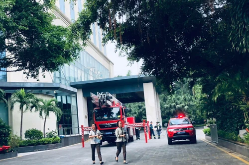Xử lý nhanh tình huống cháy giả định có người mắc kẹt tại tầng 5 của khách sạn