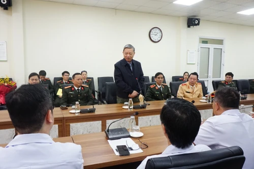 Đại tướng Tô Lâm thăm, động viên cán bộ Công an bị thương trong khi làm nhiệm vụ