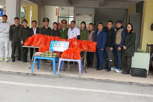 Tết sẻ chia đến bệnh nhân tại Bệnh viện Bắc Thăng Long