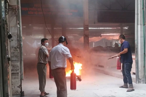 Xử lý vụ cháy giả định do sử dụng nhiều thiết bị điện tại một ổ cắm