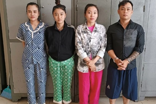 Cặp đôi cãi nhau tại sân bay, lộ đường dây lừa đảo kết hôn với người nước ngoài