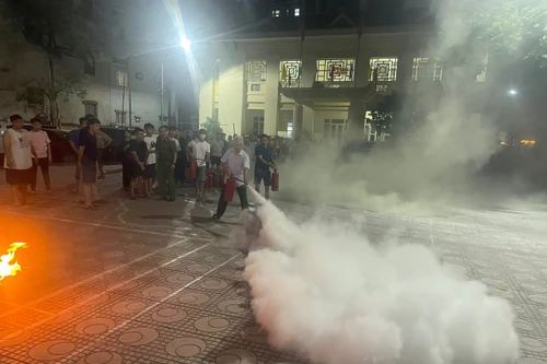 Quận Nam Từ Liêm tập huấn chữa cháy, cứu nạn, cứu hộ cho các chủ nhà trọ ở phường Mỹ Đình 2