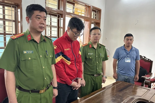 Nhân viên ngân hàng “đột nhập” tài khoản online của khách để chiếm đoạt tiền