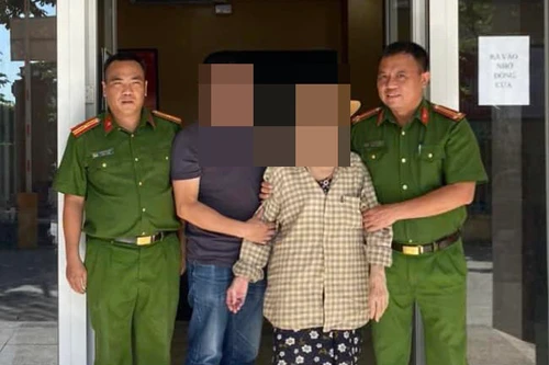 Cán bộ Công an vượt hàng trăm cây số đưa người già đi lạc đoàn tụ gia đình