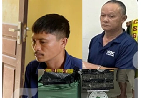 Phát hiện 2 đối tượng đang vận chuyển trái phép 123,8 kg pháo nổ