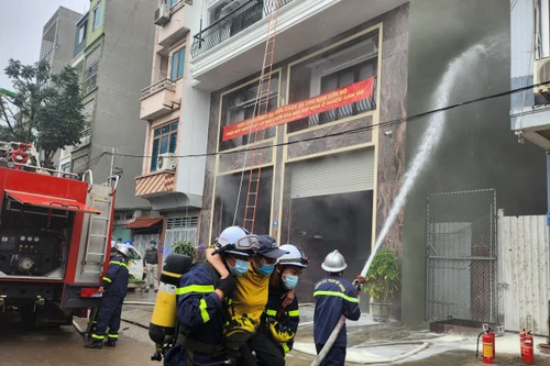 Thực tập phương án chữa cháy, thoát nạn tại chung cư mi ni