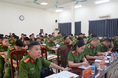 Chỉ huy Công an cấp phòng, quận, huyện huấn luyện định kỳ nghiệp vụ chữa cháy, cứu nạn, cứu hộ