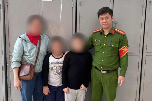 Hỗ trợ tìm người thân cho 2 cháu nhỏ bị lạc 