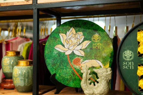 Trao 2 danh hiệu làng nghề ở phường Quảng An