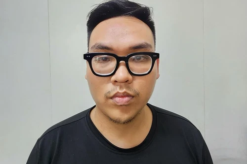 Ăn cắp điện thoại khi đi chơi game