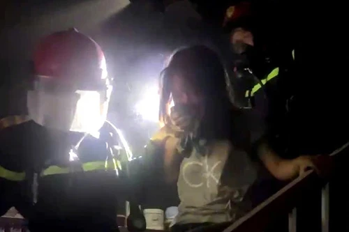 Hỏa hoạn trong đêm, 2 mẹ con được cứu nạn an toàn