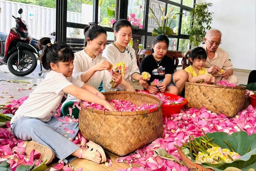  Lần đầu tiên Hà Nội tổ chức Lễ hội Sen 