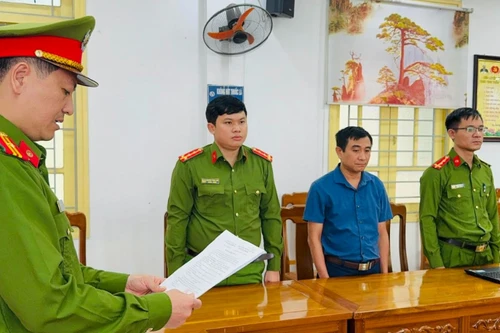 Bắt 2 cán bộ thuộc tỉnh Lào Cai