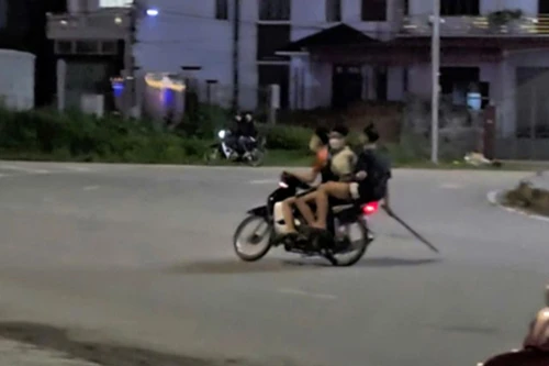 Kịp thời khống chế nhóm đối tượng mang bình xịt hơi cay, dao, kiếm gây rối trật tự công cộng