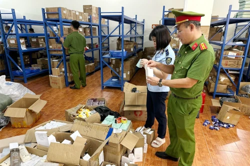 Phát hiện kho mỹ phẩm nhập lậu trị giá 1 tỷ đồng