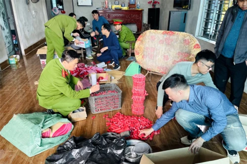 Bắt đối tượng sản xuất pháo nổ