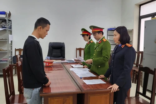 Khởi tố lái xe cẩu về hành vi cố ý gây thương tích