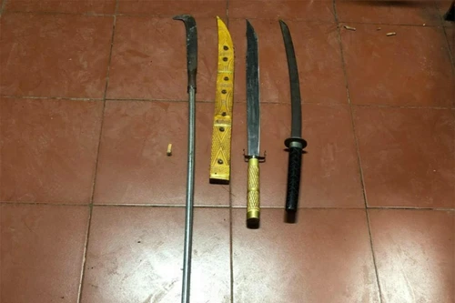 Tạm giữ hình sự nhóm đối tượng dùng hung khí đuổi đánh người dân