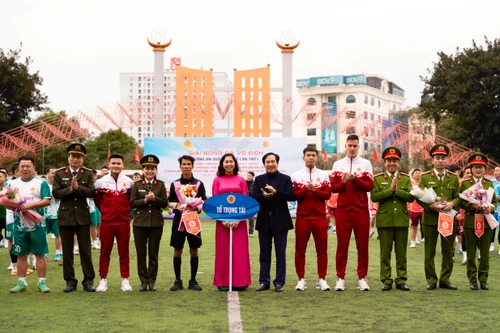 Giải bóng đá thắt chặt tình đoàn kết, rèn luyện sức khỏe cán bộ, chiến sỹ