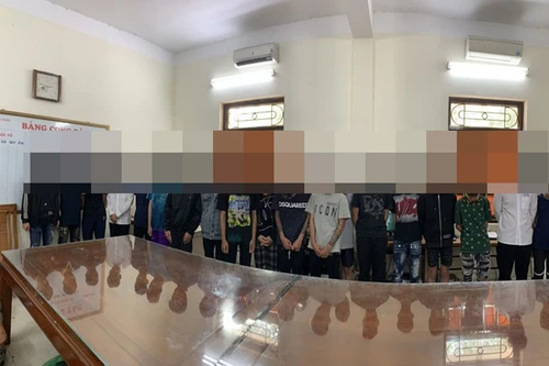 Khởi tố nhóm thanh niên cầm hung khí đánh nhau làm bị thương người đi đường