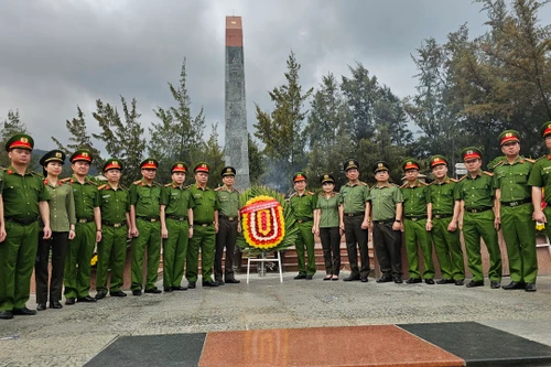 Hành trình về nguồn, sinh hoạt chính trị tại Côn Đảo