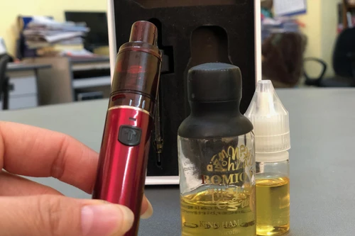 Phát hiện thủ đoạn bơm tinh dầu chứa chất ma tuý vào thuốc lá điện tử
