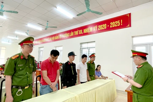 Bắt hai giám đốc làm hàng giả