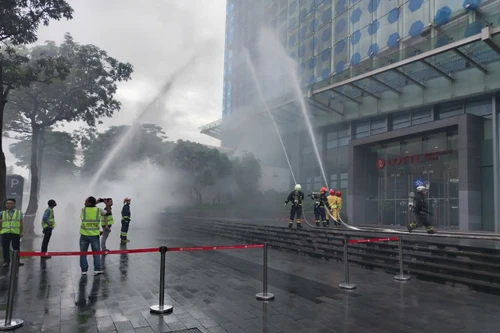 Xử lý nhanh đám cháy giả định tại tòa nhà Lotte Liễu Giai