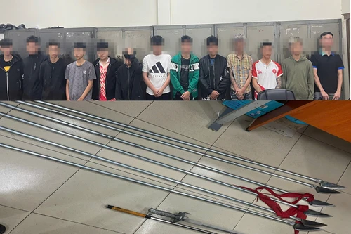 Xử lý nghiêm nhóm đối tượng mang dao, kiếm gây rối trật tự công cộng