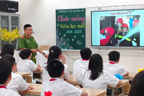 Đồng loạt triển khai tiết học về kỹ năng an toàn cháy, nổ trong học đường ngày khai giảng