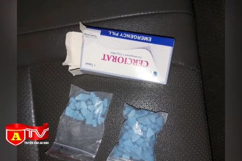 Bắt quả tang người phụ nữ vận chuyển 129 viên ma túy tổng hợp