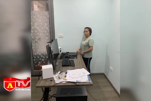 Trộm ipad rồi giấu vào bụng khi được thuê dọn nhà