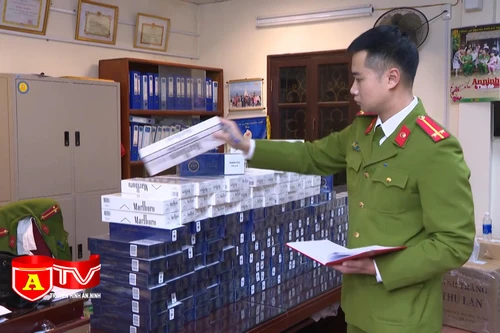 Công an huyện Đông Anh bắt giữ đối tượng buôn bán gần 400 cây thuốc lá nhập lậu