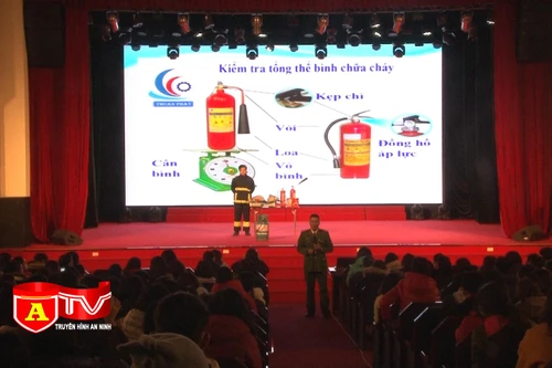 Tập huấn nghiệp vụ về PCCC và CNCH cho hơn 2000 giáo viên tại quận Cầu Giấy