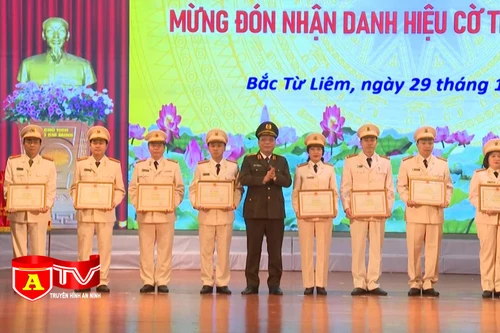 Công an quận Bắc Từ Liêm đón nhận danh hiệu Cờ thi đua của Chính phủ năm 2020