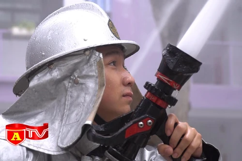 Diễn tập PCCC và CNCH phối hợp nhiều lực lượng trong trường học