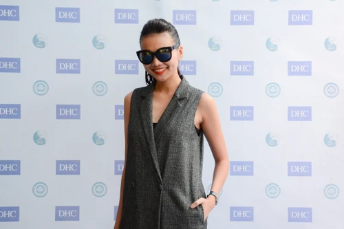 Đông đảo "sao" Việt chúc mừng "đứa con thứ 2" của nhà thơ Nguyễn Phong Việt