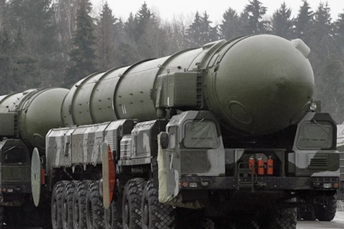 Trung Quốc nhái tên lửa đạn đạo xuyên lục địa RT-2PM Topol của Nga