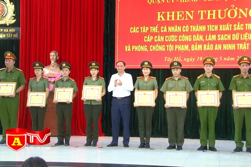 Công an quận Tây Hồ hoàn thành cấp căn cước công dân và định danh điện tử