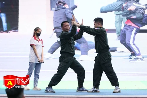 Phổ biến kiến thức pháp luật và truyền đạt kỹ năng tự vệ cho sinh viên