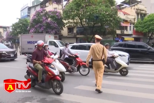 Phát hiện, xử lý hơn 900 trường hợp vi phạm Luật Giao thông