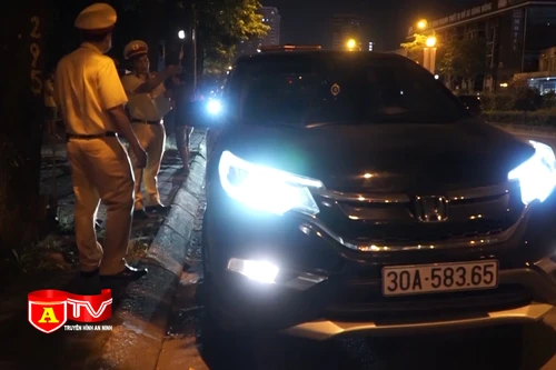 Phát hiện, xử lý hơn 950 trường hợp vi phạm Luật Giao thông